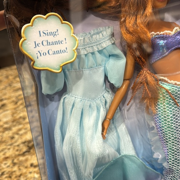 Disney Parks Live Action Singing Little Mermaid Ariel Doll NEW in box - Picture 3 of 6